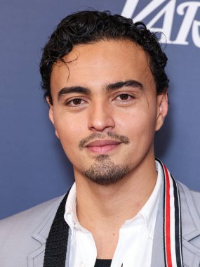 Amerikalı aktör Tonatiuh Elizarraraz, 19 Ekim 2025 'te Newport Beach, Kaliforniya, ABD' deki Newport Beach 'te düzenlenen 26. Newport Beach Film Festivali Onur ve Variety' nin izlenecek 10 Oyuncusu 'na geldi..