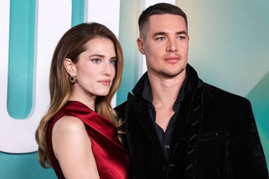 Amerikalı aktris Allison Williams ve kocası Alexander Dreymon, Paramount Pictures 'ın 20 Ekim 2025' te Hollywood, Los Angeles, Kaliforniya 'da Paramount Stüdyoları' ndaki Paramount Tiyatrosu 'nda düzenlenen 