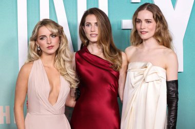 Amerikalı aktris ve şarkıcı Mckenna Grace, Amerikalı aktris Allison Williams ve Amerikalı aktris Willa Fitzgerald, 20 Ekim 2025 'te Paramount Theatre' da düzenlenen Paramount Pictures 'Regretting You' nun Los Angeles galasına geldiler..