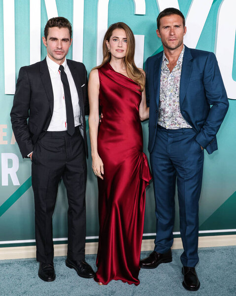 Американский актёр и режиссёр Дейв Франко, американская актриса Эллисон Уильямс и американский актёр и продюсер Скотт Иствуд прибывают в Лос-Анджелес на премьеру фильма Paramount Pictures "Regretting You" в Paramount Theatre at Paramount Studios