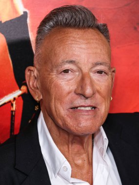 Amerikalı şarkıcı, söz yazarı ve gitarist Bruce Springsteen, Canva tarafından sunulan 2025 AFI (Amerikan Film Enstitüsü) Festivali 'ne 20. yüzyıl stüdyolarının açılış gecesi galası olan Springsteen: Leave Me from Nowhere' e geldi. 