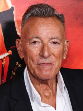 Amerikalı şarkıcı, söz yazarı ve gitarist Bruce Springsteen, Canva tarafından sunulan 2025 AFI (Amerikan Film Enstitüsü) Festivali 'ne 20. yüzyıl stüdyolarının açılış gecesi galası olan Springsteen: Leave Me from Nowhere' e geldi. 