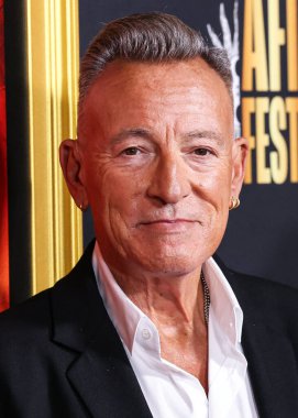 Amerikalı şarkıcı, söz yazarı ve gitarist Bruce Springsteen, Canva tarafından sunulan 2025 AFI (Amerikan Film Enstitüsü) Festivali 'ne 20. yüzyıl stüdyolarının açılış gecesi galası olan Springsteen: Leave Me from Nowhere' e geldi. 