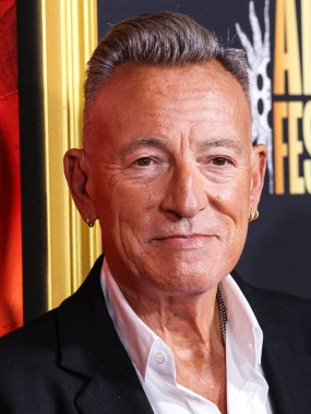 Amerikalı şarkıcı, söz yazarı ve gitarist Bruce Springsteen, Canva tarafından sunulan 2025 AFI (Amerikan Film Enstitüsü) Festivali 'ne 20. yüzyıl stüdyolarının açılış gecesi galası olan Springsteen: Leave Me from Nowhere' e geldi. 