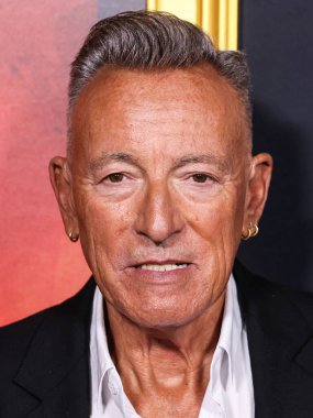 Amerikalı şarkıcı, söz yazarı ve gitarist Bruce Springsteen, Canva tarafından sunulan 2025 AFI (Amerikan Film Enstitüsü) Festivali 'ne 20. yüzyıl stüdyolarının açılış gecesi galası olan Springsteen: Leave Me from Nowhere' e geldi. 