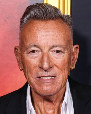 Amerikalı şarkıcı, söz yazarı ve gitarist Bruce Springsteen, Canva tarafından sunulan 2025 AFI (Amerikan Film Enstitüsü) Festivali 'ne 20. yüzyıl stüdyolarının açılış gecesi galası olan Springsteen: Leave Me from Nowhere' e geldi. 