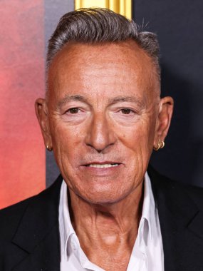 Amerikalı şarkıcı, söz yazarı ve gitarist Bruce Springsteen, Canva tarafından sunulan 2025 AFI (Amerikan Film Enstitüsü) Festivali 'ne 20. yüzyıl stüdyolarının açılış gecesi galası olan Springsteen: Leave Me from Nowhere' e geldi. 