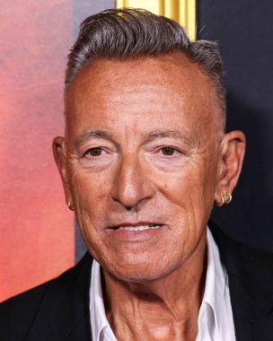 Amerikalı şarkıcı, söz yazarı ve gitarist Bruce Springsteen, Canva tarafından sunulan 2025 AFI (Amerikan Film Enstitüsü) Festivali 'ne 20. yüzyıl stüdyolarının açılış gecesi galası olan Springsteen: Leave Me from Nowhere' e geldi. 