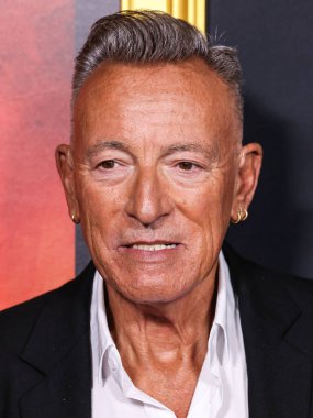 Amerikalı şarkıcı, söz yazarı ve gitarist Bruce Springsteen, Canva tarafından sunulan 2025 AFI (Amerikan Film Enstitüsü) Festivali 'ne 20. yüzyıl stüdyolarının açılış gecesi galası olan Springsteen: Leave Me from Nowhere' e geldi. 