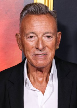 Amerikalı şarkıcı, söz yazarı ve gitarist Bruce Springsteen, Canva tarafından sunulan 2025 AFI (Amerikan Film Enstitüsü) Festivali 'ne 20. yüzyıl stüdyolarının açılış gecesi galası olan Springsteen: Leave Me from Nowhere' e geldi. 