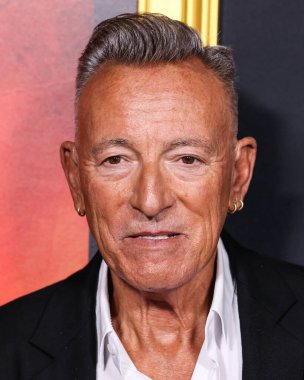 Amerikalı şarkıcı, söz yazarı ve gitarist Bruce Springsteen, Canva tarafından sunulan 2025 AFI (Amerikan Film Enstitüsü) Festivali 'ne 20. yüzyıl stüdyolarının açılış gecesi galası olan Springsteen: Leave Me from Nowhere' e geldi. 