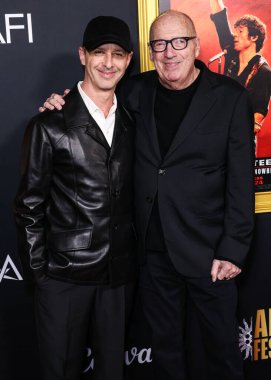 Amerikalı aktör Jeremy Strong ve Amerikalı müzik eleştirmeni, menajeri ve müzik yapımcısı Jon Landau, Canva tarafından sunulan 2025 AFI (Amerikan Film Enstitüsü) Festivali 'ne geldi - 20th Century Studios' un Springsteen 'in açılış gecesi galası