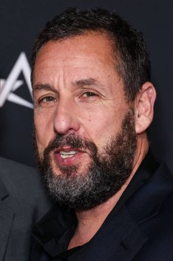 Amerikalı aktör ve komedyen Adam Sandler, 23 Ekim 2025 'te Hollywood, Los Angeles' taki TCL Çin Tiyatrosu IMAX 'te düzenlenen Netflix' in 'Jay Kelly' adlı filminin prömiyeri Canva tarafından sunulan 2025 AFI (Amerikan Film Enstitüsü) festivaline geldi.       