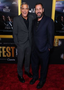 Amerikalı aktör George Clooney ve Amerikalı aktör ve komedyen Adam Sandler, 26 Ekim 2025 'te Hollywood, LA, CA, ABD' de düzenlenen Netflix 'in' Jay Kelly 'adlı filminin prömiyeri Canva tarafından sunulan 2025 AFI Festivali' ne geldiler..