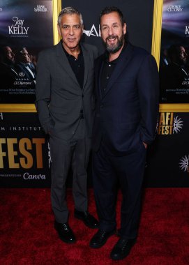 Amerikalı aktör George Clooney ve Amerikalı aktör ve komedyen Adam Sandler, 26 Ekim 2025 'te Hollywood, LA, CA, ABD' de düzenlenen Netflix 'in' Jay Kelly 'adlı filminin prömiyeri Canva tarafından sunulan 2025 AFI Festivali' ne geldiler..