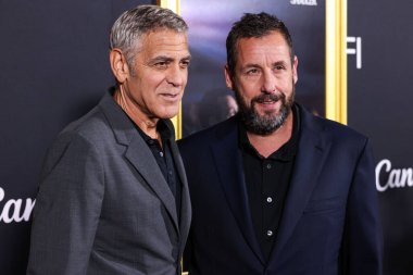 Amerikalı aktör George Clooney ve Amerikalı aktör ve komedyen Adam Sandler, 26 Ekim 2025 'te Hollywood, LA, CA, ABD' de düzenlenen Netflix 'in' Jay Kelly 'adlı filminin prömiyeri Canva tarafından sunulan 2025 AFI Festivali' ne geldiler..
