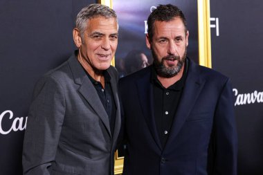 Amerikalı aktör George Clooney ve Amerikalı aktör ve komedyen Adam Sandler, 26 Ekim 2025 'te Hollywood, LA, CA, ABD' de düzenlenen Netflix 'in' Jay Kelly 'adlı filminin prömiyeri Canva tarafından sunulan 2025 AFI Festivali' ne geldiler..