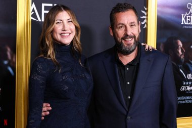 Amerikalı aktris ve eski model Jackie Sandler ve kocası Amerikalı aktör Adam Sandler, 26 Ekim 2025 'te Hollywood, LA, CA' da düzenlenen Netflix 'in' Jay Kelly 'sinin 2025 AFI Fest Sunumuna geldiler. 