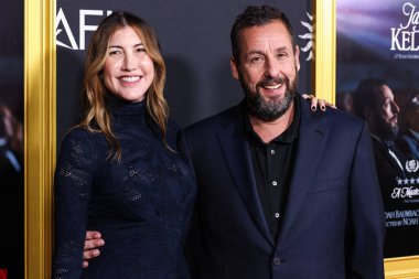 Amerikalı aktris ve eski model Jackie Sandler ve kocası Amerikalı aktör Adam Sandler, 26 Ekim 2025 'te Hollywood, LA, CA' da düzenlenen Netflix 'in' Jay Kelly 'sinin 2025 AFI Fest Sunumuna geldiler. 