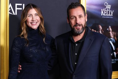 Amerikalı aktris ve eski model Jackie Sandler ve kocası Amerikalı aktör Adam Sandler, 26 Ekim 2025 'te Hollywood, LA, CA' da düzenlenen Netflix 'in' Jay Kelly 'sinin 2025 AFI Fest Sunumuna geldiler. 