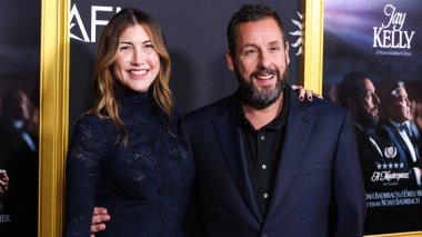 Amerikalı aktris ve eski model Jackie Sandler ve kocası Amerikalı aktör Adam Sandler, 26 Ekim 2025 'te Hollywood, LA, CA' da düzenlenen Netflix 'in' Jay Kelly 'sinin 2025 AFI Fest Sunumuna geldiler. 