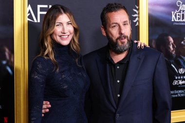 Amerikalı aktris ve eski model Jackie Sandler ve kocası Amerikalı aktör Adam Sandler, 26 Ekim 2025 'te Hollywood, LA, CA' da düzenlenen Netflix 'in' Jay Kelly 'sinin 2025 AFI Fest Sunumuna geldiler. 