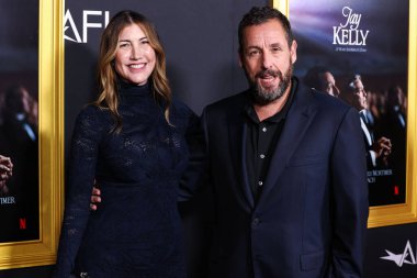 Amerikalı aktris ve eski model Jackie Sandler ve kocası Amerikalı aktör Adam Sandler, 26 Ekim 2025 'te Hollywood, LA, CA' da düzenlenen Netflix 'in' Jay Kelly 'sinin 2025 AFI Fest Sunumuna geldiler. 