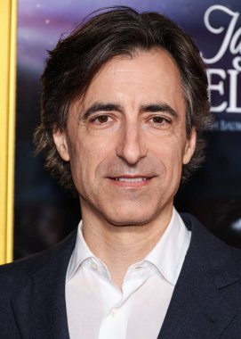 Amerikalı film yapımcısı Noah Baumbach, 23 Ekim 2025 'te Hollywood, Los Angeles, Kaliforniya' daki TCL Çin Tiyatrosu IMAX 'te düzenlenen Canva - Jay Kelly' nin galası tarafından sunulan 2025 AFI (Amerikan Film Enstitüsü) festivaline geldi.   