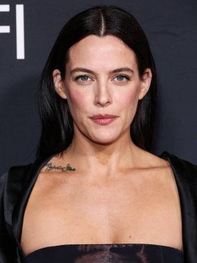 Amerikalı aktris Riley Keough, 23 Ekim 2025 'te Hollywood, Los Angeles, Kaliforniya, ABD' de düzenlenen TCL Çin Tiyatrosu IMAX 'te düzenlenen Netflix' in 'Jay Kelly' sinin galası olan Canva tarafından sunulan 2025 AFI (Amerikan Film Enstitüsü) festivaline geldi..
