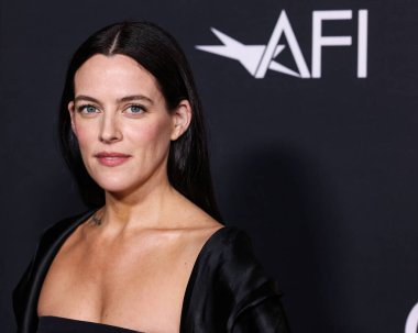 Amerikalı aktris Riley Keough, 23 Ekim 2025 'te Hollywood, Los Angeles, Kaliforniya, ABD' de düzenlenen TCL Çin Tiyatrosu IMAX 'te düzenlenen Netflix' in 'Jay Kelly' sinin galası olan Canva tarafından sunulan 2025 AFI (Amerikan Film Enstitüsü) festivaline geldi..
