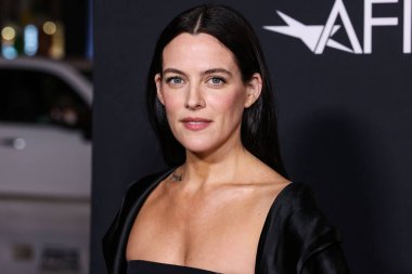 Amerikalı aktris Riley Keough, 23 Ekim 2025 'te Hollywood, Los Angeles, Kaliforniya, ABD' de düzenlenen TCL Çin Tiyatrosu IMAX 'te düzenlenen Netflix' in 'Jay Kelly' sinin galası olan Canva tarafından sunulan 2025 AFI (Amerikan Film Enstitüsü) festivaline geldi..