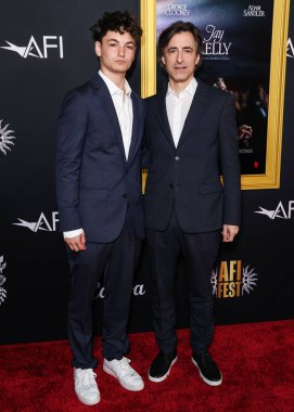 Rohmer Baumbach ve babası, Amerikalı film yapımcısı Noah Baumbach, 23 Ekim 2025 'te Hollywood, LA, CA, ABD' deki TCL Çin Tiyatrosu IMAX 'te düzenlenen Netflix' in 'Jay Kelly' nin 2025 AFI Festivali 'ne geldiler..