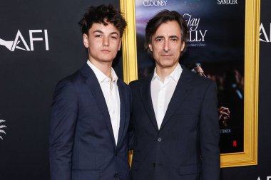 Rohmer Baumbach ve babası, Amerikalı film yapımcısı Noah Baumbach, 23 Ekim 2025 'te Hollywood, LA, CA, ABD' deki TCL Çin Tiyatrosu IMAX 'te düzenlenen Netflix' in 'Jay Kelly' nin 2025 AFI Festivali 'ne geldiler..