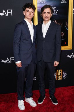 Rohmer Baumbach ve babası, Amerikalı film yapımcısı Noah Baumbach, 23 Ekim 2025 'te Hollywood, LA, CA, ABD' deki TCL Çin Tiyatrosu IMAX 'te düzenlenen Netflix' in 'Jay Kelly' nin 2025 AFI Festivali 'ne geldiler..