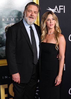 Yeni Zelanda doğumlu Avustralyalı aktör, yapımcı ve müzisyen Russell Crowe ve kız arkadaşı Britney Theriot, Canva tarafından sunulan 2025 AFI (Amerikan Film Enstitüsü) Festivali 'ne geldiler. 