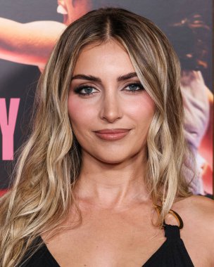 Emelia Hartford, 25 Ekim 2025 'te Hollywood, Los Angeles, Kaliforniya, ABD' de düzenlenen TCL Çin Tiyatrosu IMAX 'te düzenlenen 2025 AFI (Amerikan Film Enstitüsü) Festivali' ne Canva Sunar - Black Bear 'ın' Christy 'sinin galası.