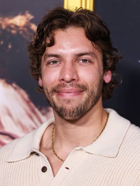 Amerikalı aktör ve fitness modeli Joseph Baena, Canva tarafından sunulan 2025 AFI (Amerikan Film Enstitüsü) Festivali 'ne 25 Ekim 2025' de TCL Çin Tiyatrosu IMAX 'te düzenlenen Black Bear' ın 'Christy' sinin galasına geldi.