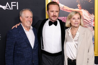 Steven Foster, Amerikalı aktör Ben Foster ve Gillian Kirwan Foster, 25 Ekim 2025 'te Los Angeles' taki TCL Çin Tiyatrosu IMAX 'ta düzenlenen 2025 AFI (Amerikan Film Enstitüsü) Canva - Black Bear' ın 'Christy' nin galasına geldiler. ABD