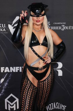 Amerikalı şarkıcı Ashlee Keating, 25 Ekim 2025 'te ABD' nin Kaliforniya eyaletinin Los Angeles kentinde düzenlenen 6..