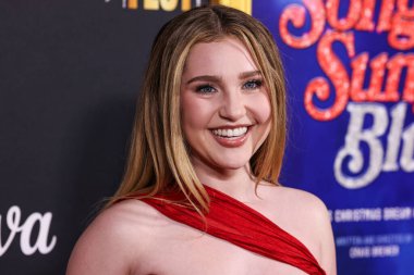 Amerikalı aktris Ella Anderson, Canva tarafından sunulan 2025 AFI (Amerikan Film Enstitüsü) Festivali 'ne 26 Ekim 2025' te Hollywood 'daki TCL Çin Tiyatrosu IMAX' ta düzenlenen Odak Özellikleri 'nin' Song Sung Blue 'galası ile geldi.