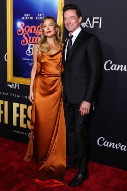 Amerikalı aktris, yapımcı, yönetmen Kate Hudson ve Avustralyalı aktör Hugh Jackman, Canva tarafından sunulan 2025 AFI Festivali 'ne geldiler - 26 Ekim 2025' te TCL Çin Tiyatrosu IMAX 'te düzenlenen Focus Filmlerinin Kapanış Gecesi Gala Galası' nın 'Song Sung Blue' adlı oyununa katıldılar. 