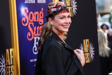  Yönetmen Melora Hardin, Canva tarafından sunulan 2025 AFI (Amerikan Film Enstitüsü) Festivali 'ne 26 Ekim 2025' te TCL Çin Tiyatrosu IMAX 'te düzenlenen Odak Özellikleri' nin 'Song Sung Blue' galasının kapanış gecesinde geldi.