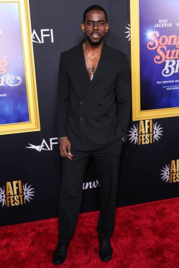 Amerikalı aktör Mustafa Shakir, Canva tarafından sunulan 2025 AFI (Amerikan Film Enstitüsü) Festivali 'ne 26 Ekim 2025' te Hollywood 'daki TCL Çin Tiyatrosu IMAX' ta düzenlenen Odak Özellikleri 'nin' Song Sung Blue 'galası ile geldi.