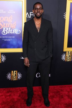 Amerikalı aktör Mustafa Shakir, Canva tarafından sunulan 2025 AFI (Amerikan Film Enstitüsü) Festivali 'ne 26 Ekim 2025' te Hollywood 'daki TCL Çin Tiyatrosu IMAX' ta düzenlenen Odak Özellikleri 'nin' Song Sung Blue 'galası ile geldi.