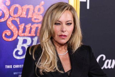 Sutton Stracke, Canva tarafından sunulan 2025 AFI (Amerikan Film Enstitüsü) Festivali 'ne 26 Ekim 2025' te Hollywood, Los Angeles, Kaliforniya 'daki TCL Çin Tiyatrosu IMAX' ta düzenlenen Focus Filmlerinin 'Song Sung Blue' filminin kapanış gecesi galasına geldi.