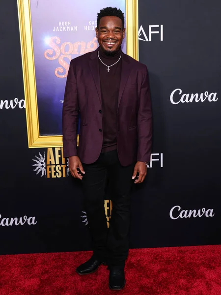 Dexter Darden, Canva tarafından sunulan 2025 AFI (Amerikan Film Enstitüsü) Festivali 'ne 26 Ekim 2025' te Hollywood, Los Angeles, Kaliforniya 'daki TCL Çin Tiyatrosu IMAX' ta düzenlenen Focus Filmlerinin 'Song Sung Blue' filminin kapanış gecesi galasına geldi.