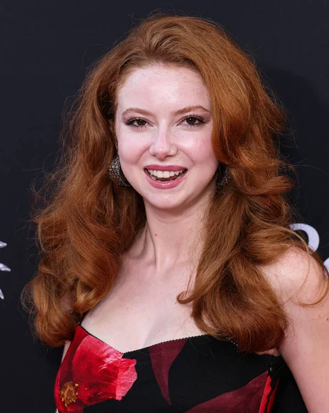 Francesca Capaldi, 26 Ekim 2025 'te Hollywood, Los Angeles' taki TCL Çin Tiyatrosu IMAX 'te düzenlenen Odak Özellikleri' Song Sung Blue 'nun Kapanış Gecesi Galası' nı Canva Sunar.