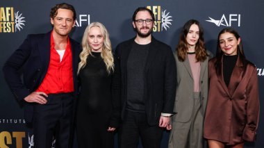Lewis Pullman, Mona Fastvold, Andrew Morrison, Stacy Martin ve Maddie Browning, Canva tarafından sunulan 2025 AFI Fest 'e geldiler - Searchlight Pictures' ın 26 Ekim 2025 'de TCL Çin 6 tiyatrosunda gerçekleştirilen The Testament of Ann Lee' nin özel gösterimi  