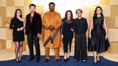 Cristin Milioti, Simu Liu, Craig Robinson, Gia Carides, Elias Janssen ve Jolie Hoang-Rappaport Netflix 'in' In Your Dreams 'adlı filminin dünya prömiyerine 28 Ekim 2025' te Hollywood, Los Angeles 'ta düzenlenen Hollywood' taki Mısır Tiyatrosu 'na geldiler.      