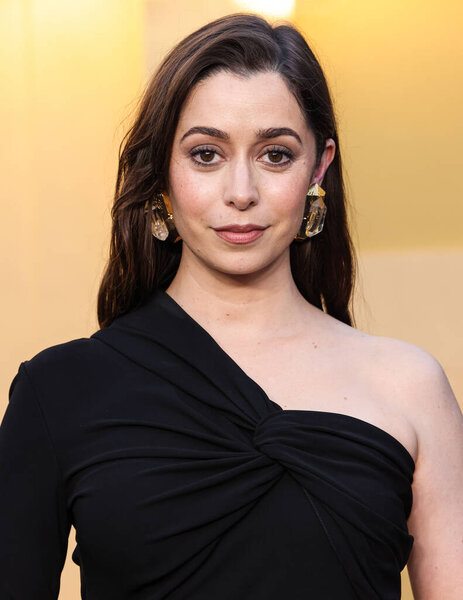 Американская актриса и музыкант Кристин Милиоти прибывает на мировую премьеру "In Your Dreams" Netflix, состоявшуюся в Египетском театре Голливуда 28 октября 2025 года в Голливуде, Лос-Анджелес, Калифорния, США.     